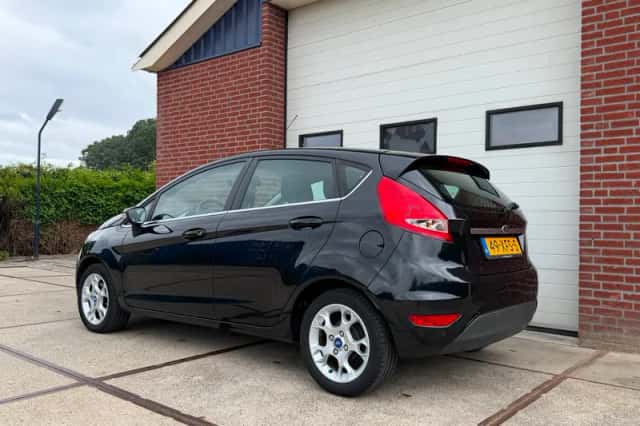 Ford Fiesta (2012) thumbnail 6