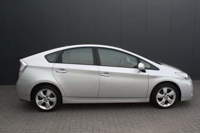 Toyota Prius (2010) thumbnail 2