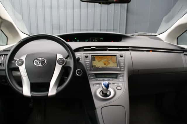 Toyota Prius (2010) thumbnail 3