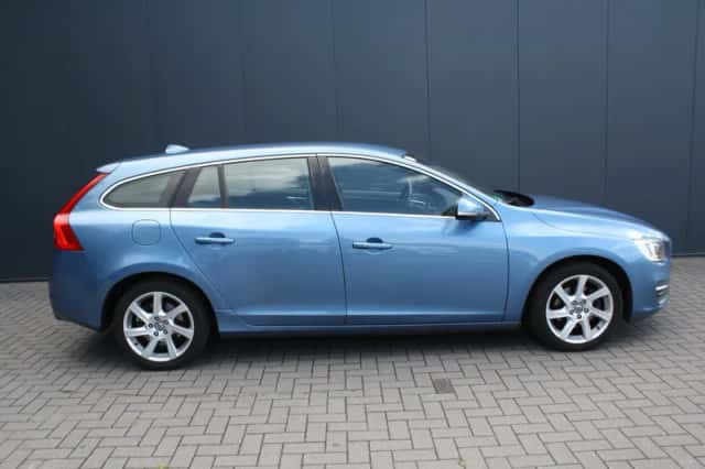 Volvo V60 (2014) thumbnail 2