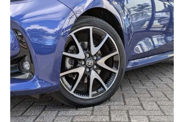 Toyota Yaris (2021) thumbnail 2