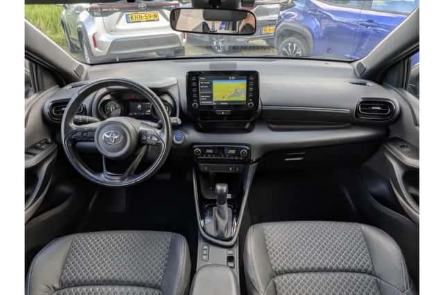 Toyota Yaris (2021) thumbnail 3