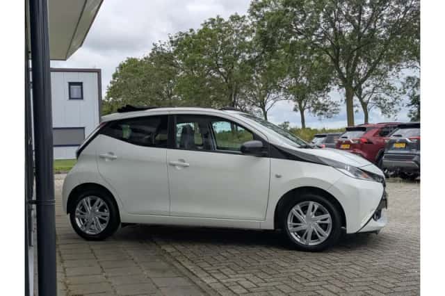 Toyota Aygo (2014) thumbnail 4