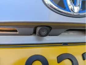 Toyota C-HR (2017) thumbnail 15