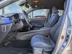 Toyota C-HR (2017) thumbnail 19