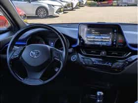 Toyota C-HR (2017) thumbnail 23