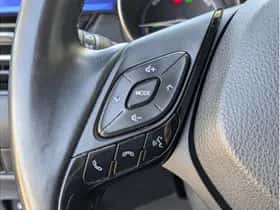 Toyota C-HR (2017) thumbnail 26