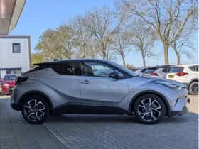 Toyota C-HR (2017) thumbnail 4