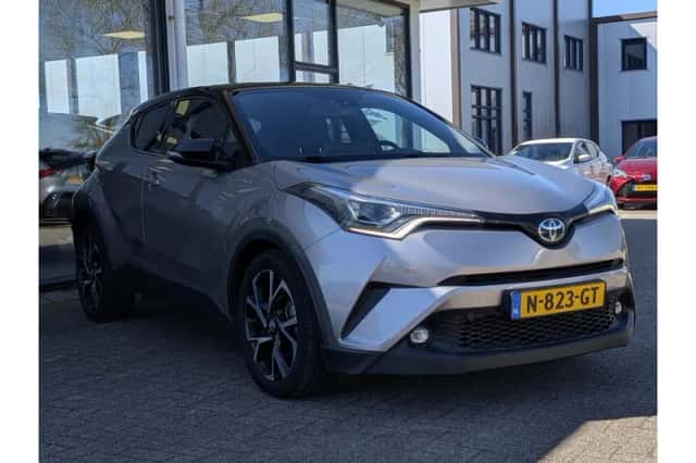Toyota C-HR (2017) thumbnail 5