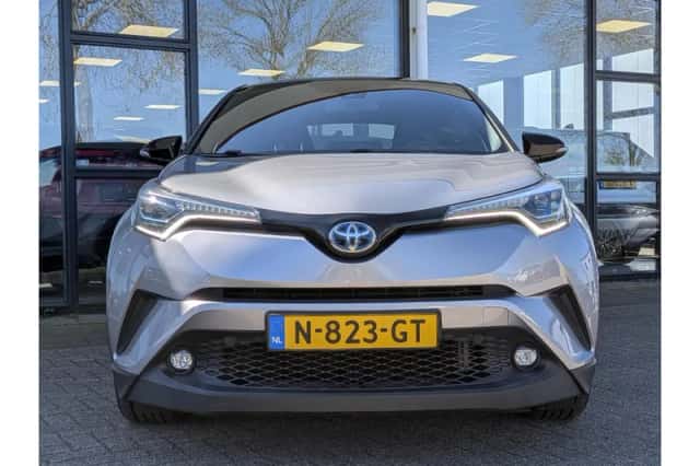 Toyota C-HR (2017) thumbnail 6