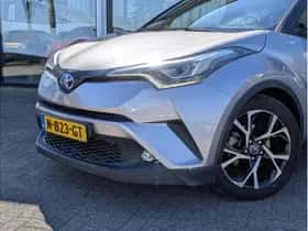 Toyota C-HR (2017) thumbnail 9
