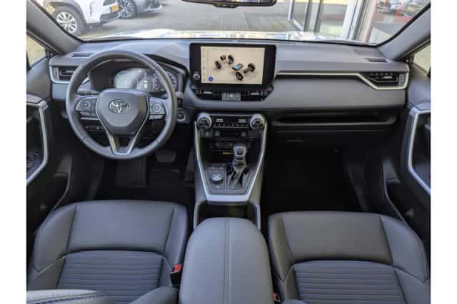Toyota RAV4 (2025) thumbnail 2