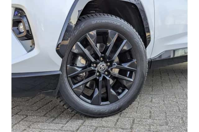 Toyota RAV4 (2025) thumbnail 3