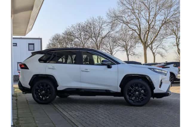 Toyota RAV4 (2025) thumbnail 4