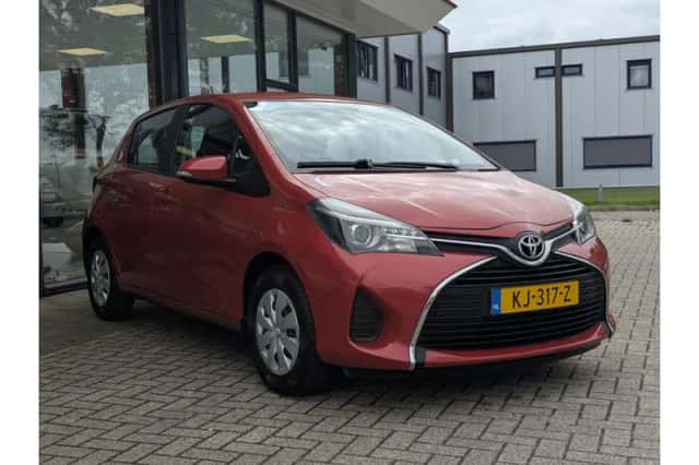 Toyota Yaris (2016) thumbnail 5