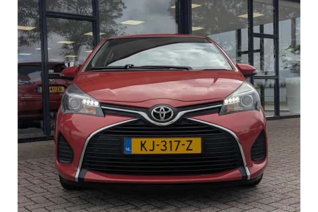Toyota Yaris (2016) thumbnail 6