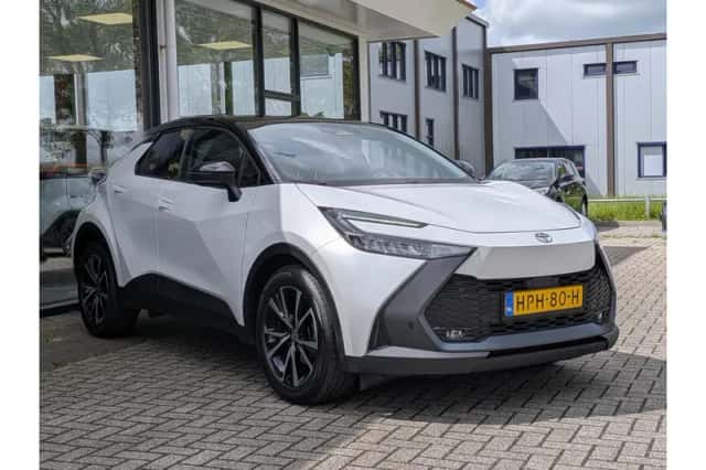 Toyota C-HR (2025) thumbnail 5