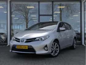 Toyota Auris (2015) thumbnail 2