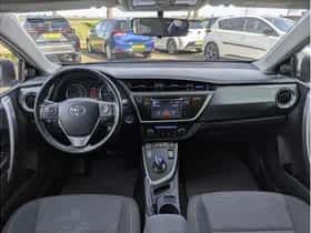 Toyota Auris (2015) thumbnail 4