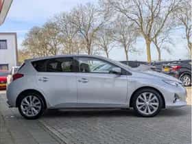 Toyota Auris (2015) thumbnail 5