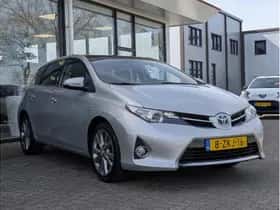 Toyota Auris (2015) thumbnail 6
