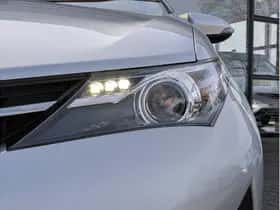 Toyota Auris (2015) thumbnail 8