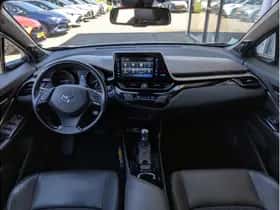 Toyota C-HR (2017) thumbnail 3