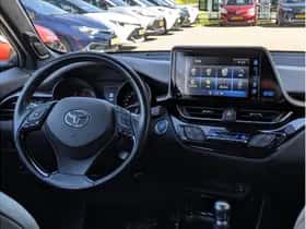 Toyota C-HR (2017) thumbnail 26