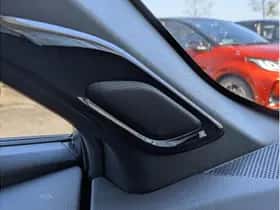 Toyota C-HR (2017) thumbnail 27