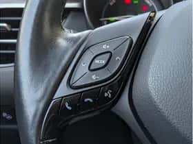 Toyota C-HR (2017) thumbnail 30