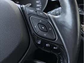 Toyota C-HR (2017) thumbnail 31