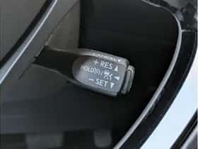 Toyota C-HR (2017) thumbnail 32