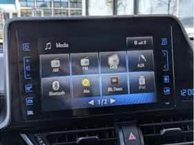 Toyota C-HR (2017) thumbnail 35