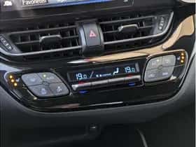 Toyota C-HR (2017) thumbnail 38