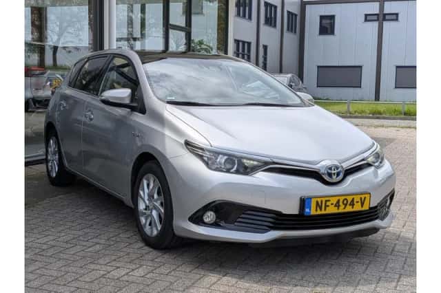 Toyota Auris (2015) thumbnail 5