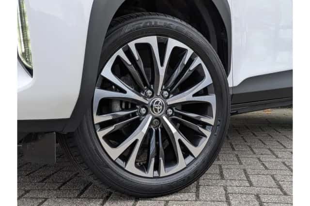 Toyota Yaris Cross (2022) thumbnail 2