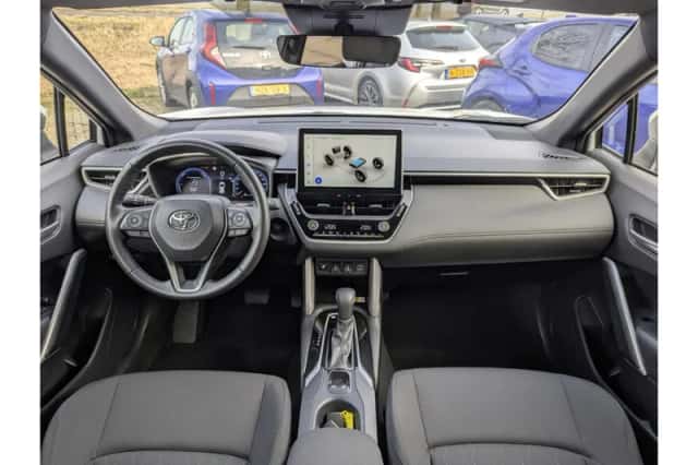 Toyota Corolla (2024) thumbnail 2