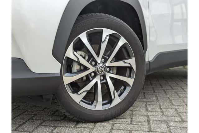 Toyota Corolla (2024) thumbnail 3
