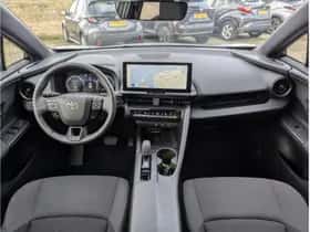 Toyota C-HR (2024) thumbnail 3