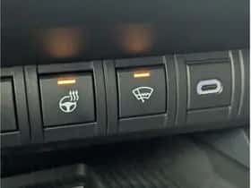 Toyota C-HR (2024) thumbnail 38