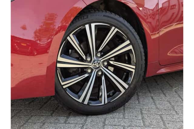 Toyota Corolla (2021) thumbnail 2