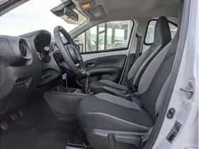 Toyota Aygo X (2023) thumbnail 16