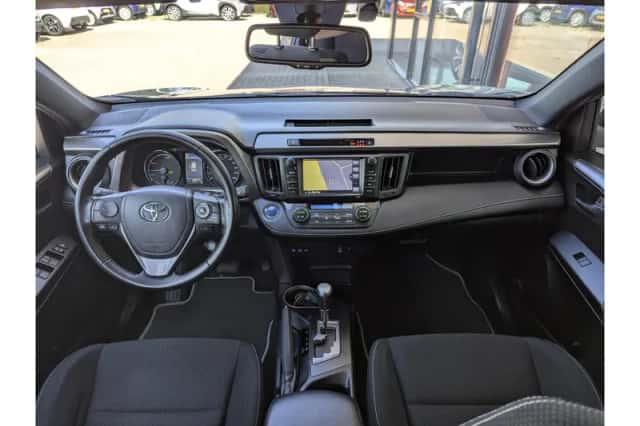 Toyota RAV4 (2017) thumbnail 3