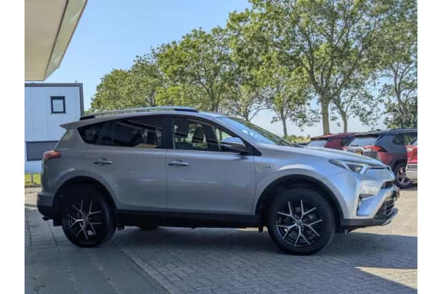 Toyota RAV4 (2017) thumbnail 4