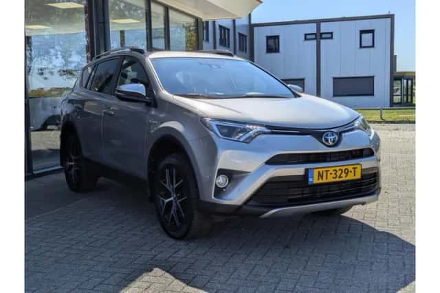 Toyota RAV4 (2017) thumbnail 5