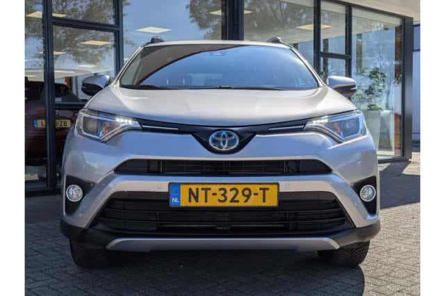 Toyota RAV4 (2017) thumbnail 6