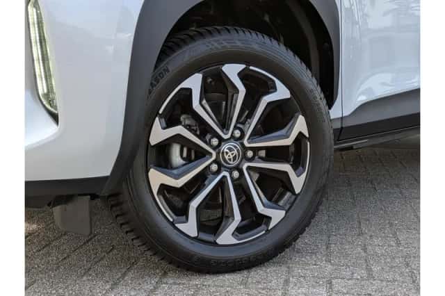 Toyota Yaris Cross (2024) thumbnail 2