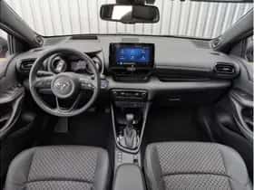 Toyota Yaris (2023) thumbnail 3