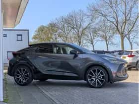 Toyota C-HR (2024) thumbnail 4