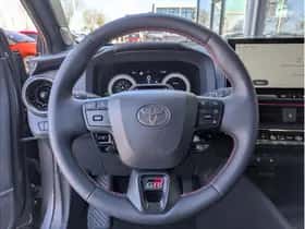 Toyota C-HR (2024) thumbnail 35